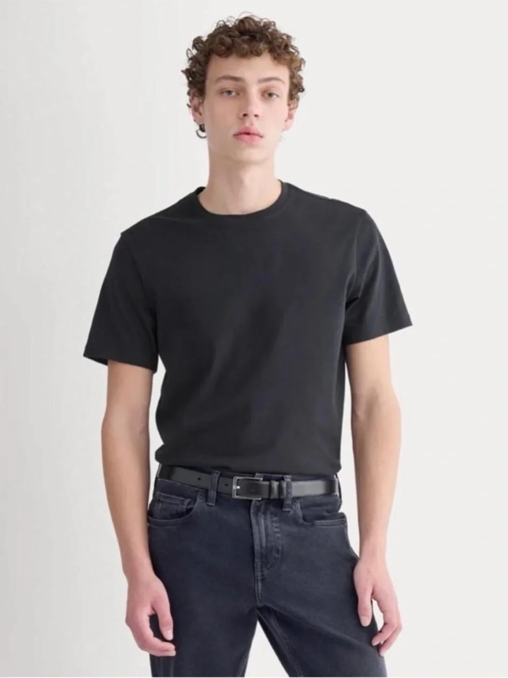5 Pack Uniform Essential Organic Crew Tees by Everlane - Picture 2 of 6